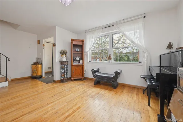 $950,000 | 62-39 Douglaston Parkway, Unit 19 | Douglaston