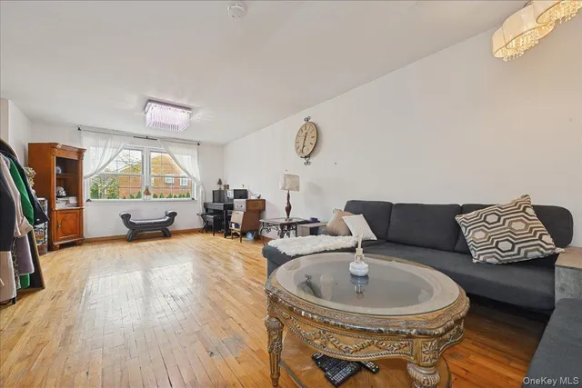 $950,000 | 62-39 Douglaston Parkway, Unit 19 | Douglaston