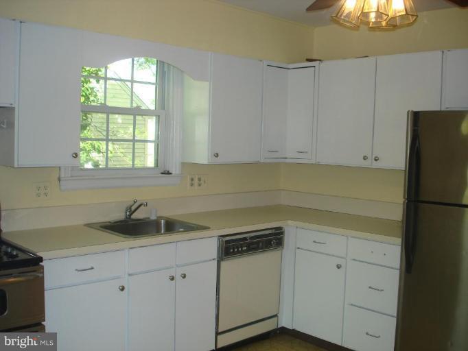 407 Brook Road Towson, MD 21286 - Photo 8 of 18 Kitchen #2