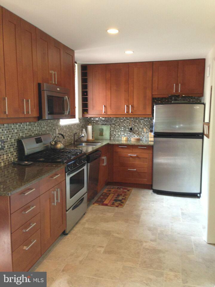 8001 Inverness Ridge Road Potomac, MD 20854 - Photo 5 of 12 Kitchen