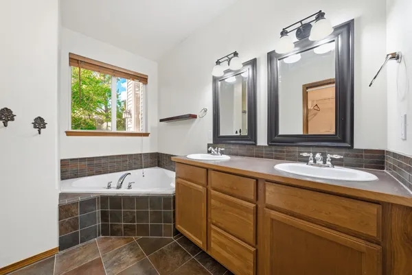 $749,900 | 17817 East Galaxy Drive, Greenacres, WA 99016