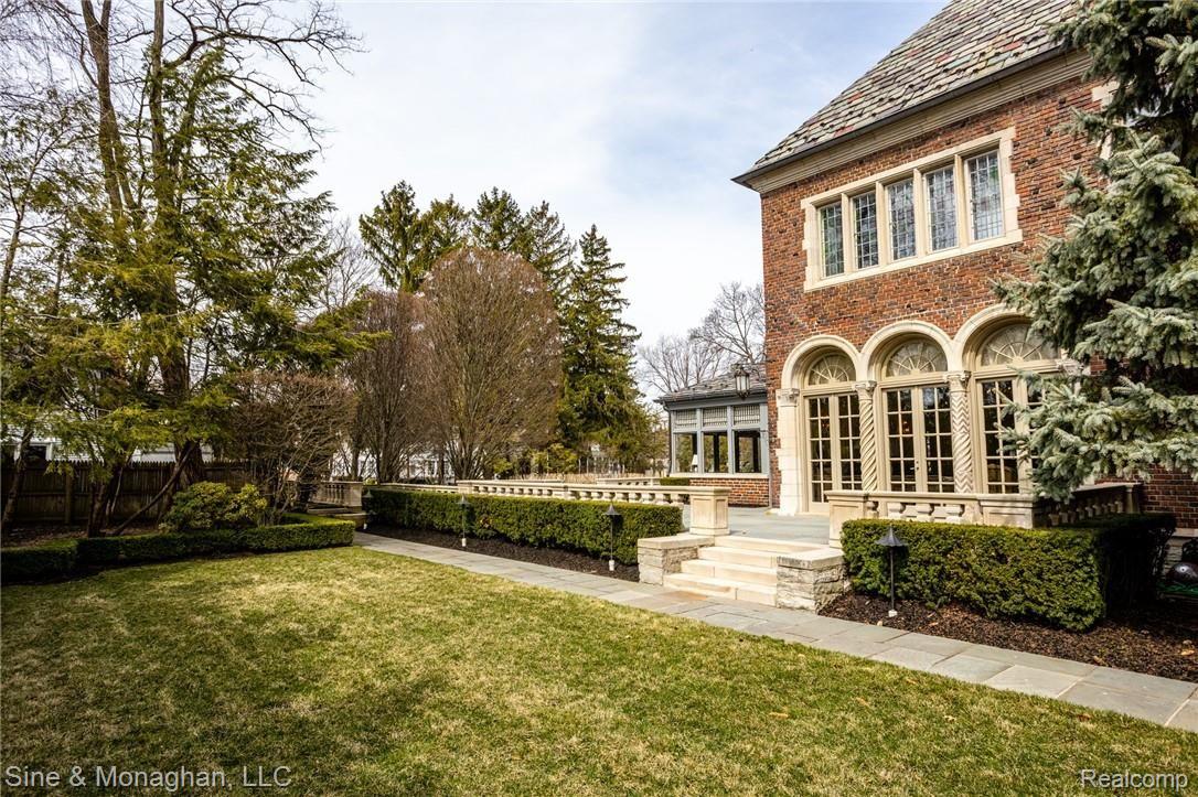 315 Washington Road Grosse Pointe, MI 48230 - Photo 83 of 99 315 Washington S039.jpg