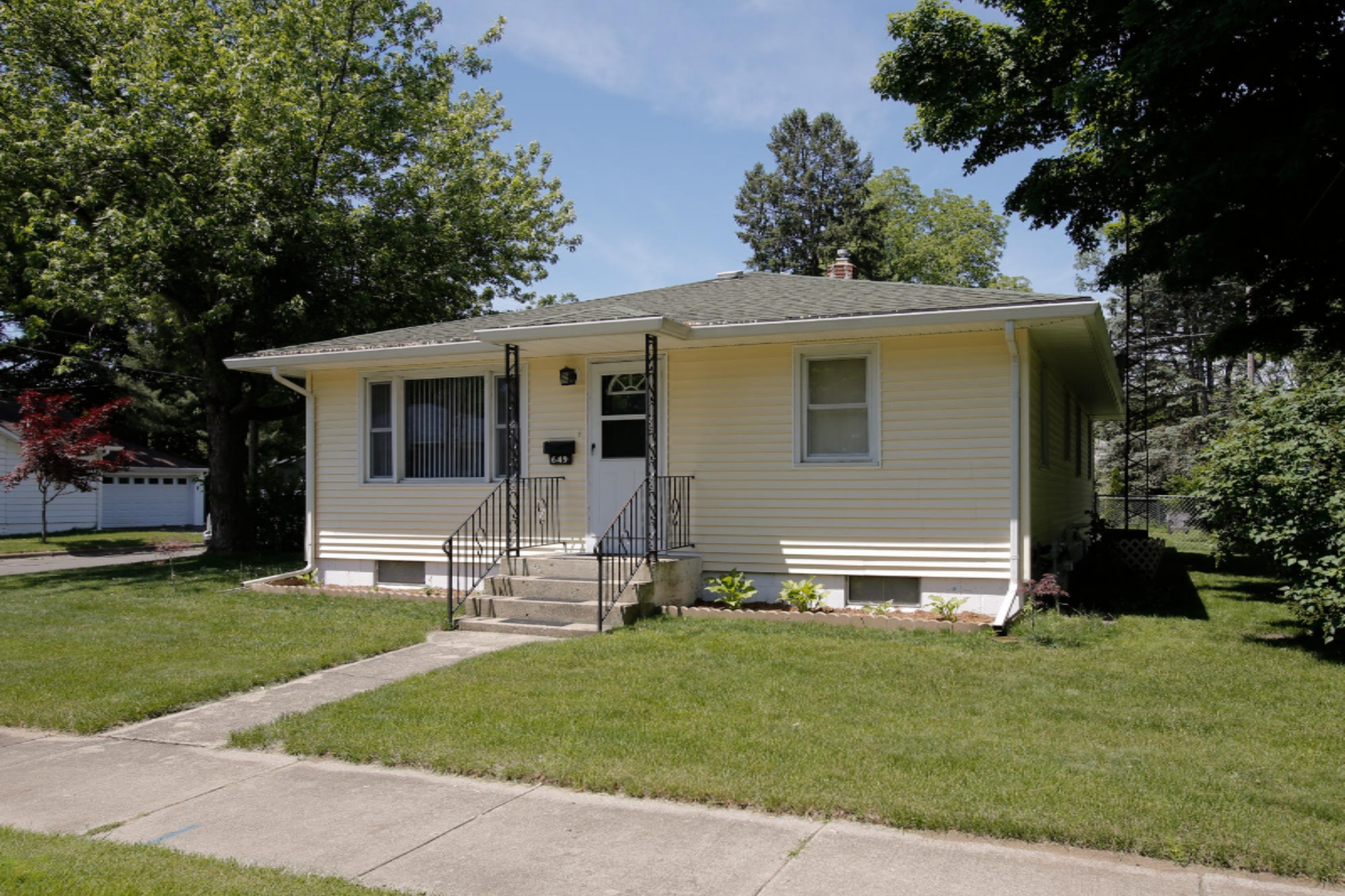 649 South Constantine Street Three Rivers, MI 49093 - Photo 2 of 10 649 constantine st-102