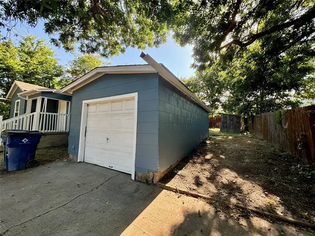 $1,795 | 702 South College Street, McKinney, TX 75069