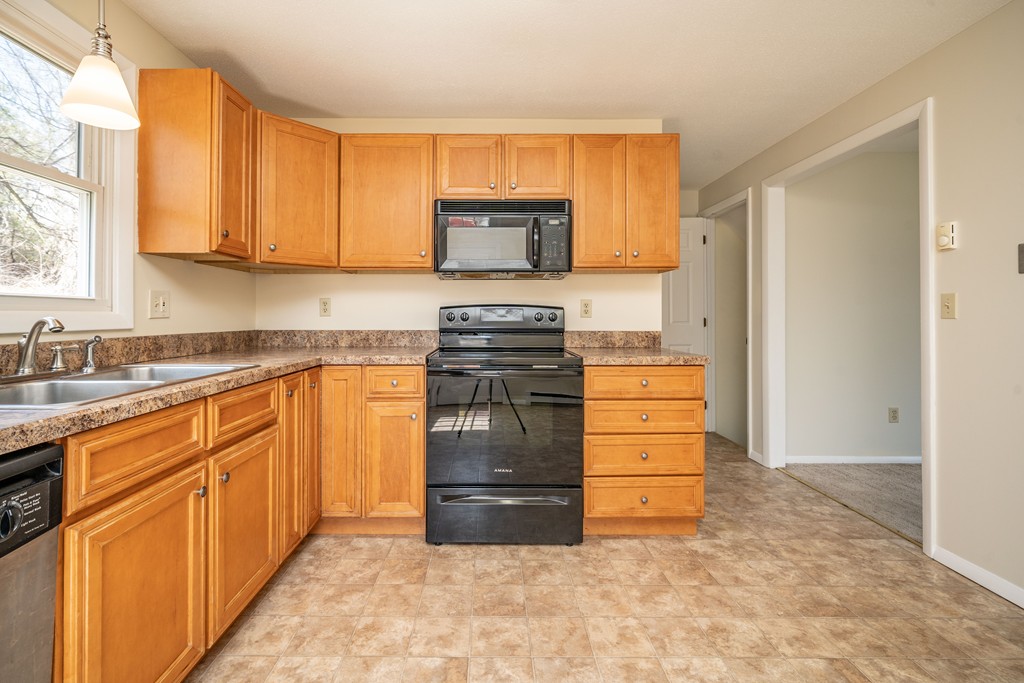 14 North Farms Road, Unit A Williamsburg, MA 01039 - Photo 12 of 30
