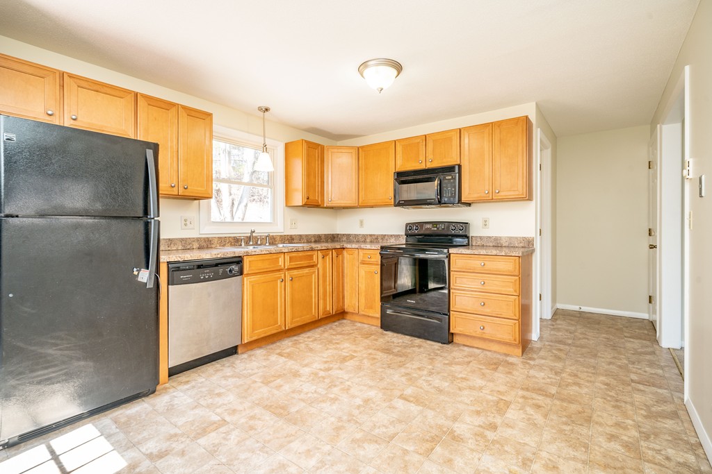 14 North Farms Road, Unit A Williamsburg, MA 01039 - Photo 8 of 30
