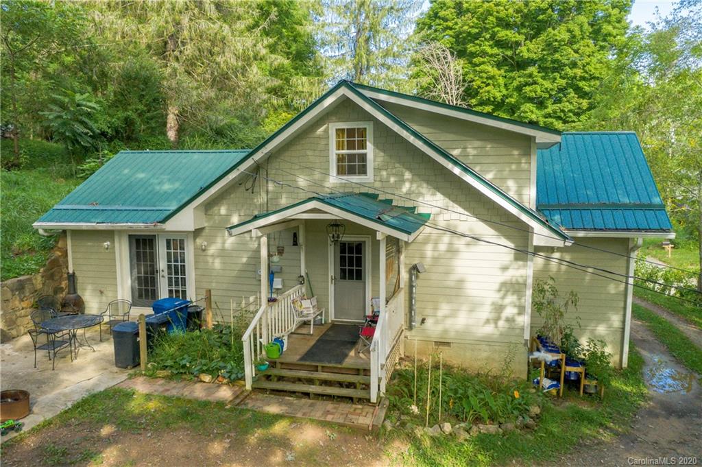 53 Travis Street Clyde, NC 28721 - Photo 1 of 5