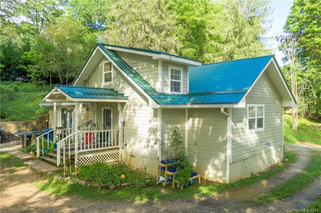 53 Travis Street Clyde, NC 28721 - Photo 2 of 5