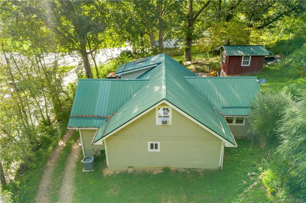 53 Travis Street Clyde, NC 28721 - Photo 3 of 5
