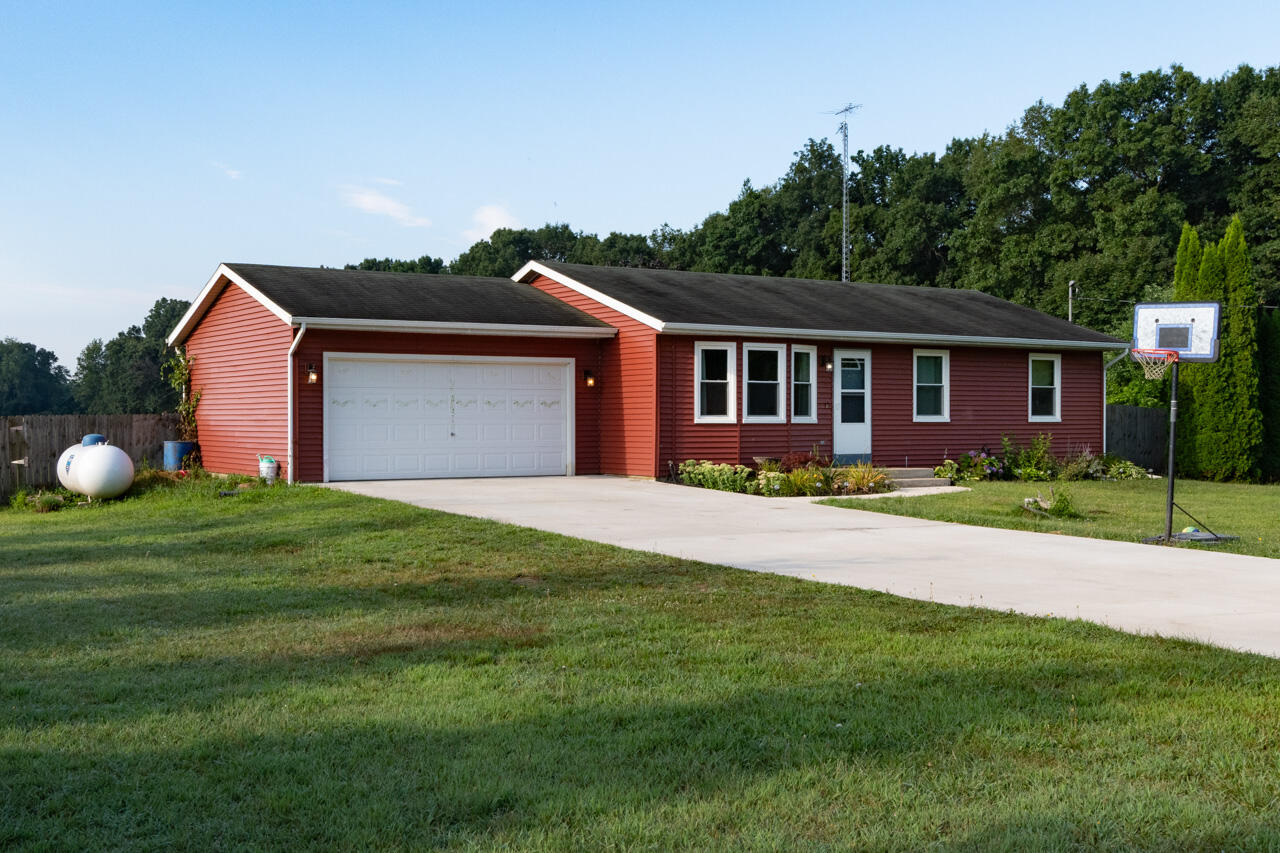 17043 Cotherman Lake Road Three Rivers, MI 49093 - Photo 6 of 25 Front view 2