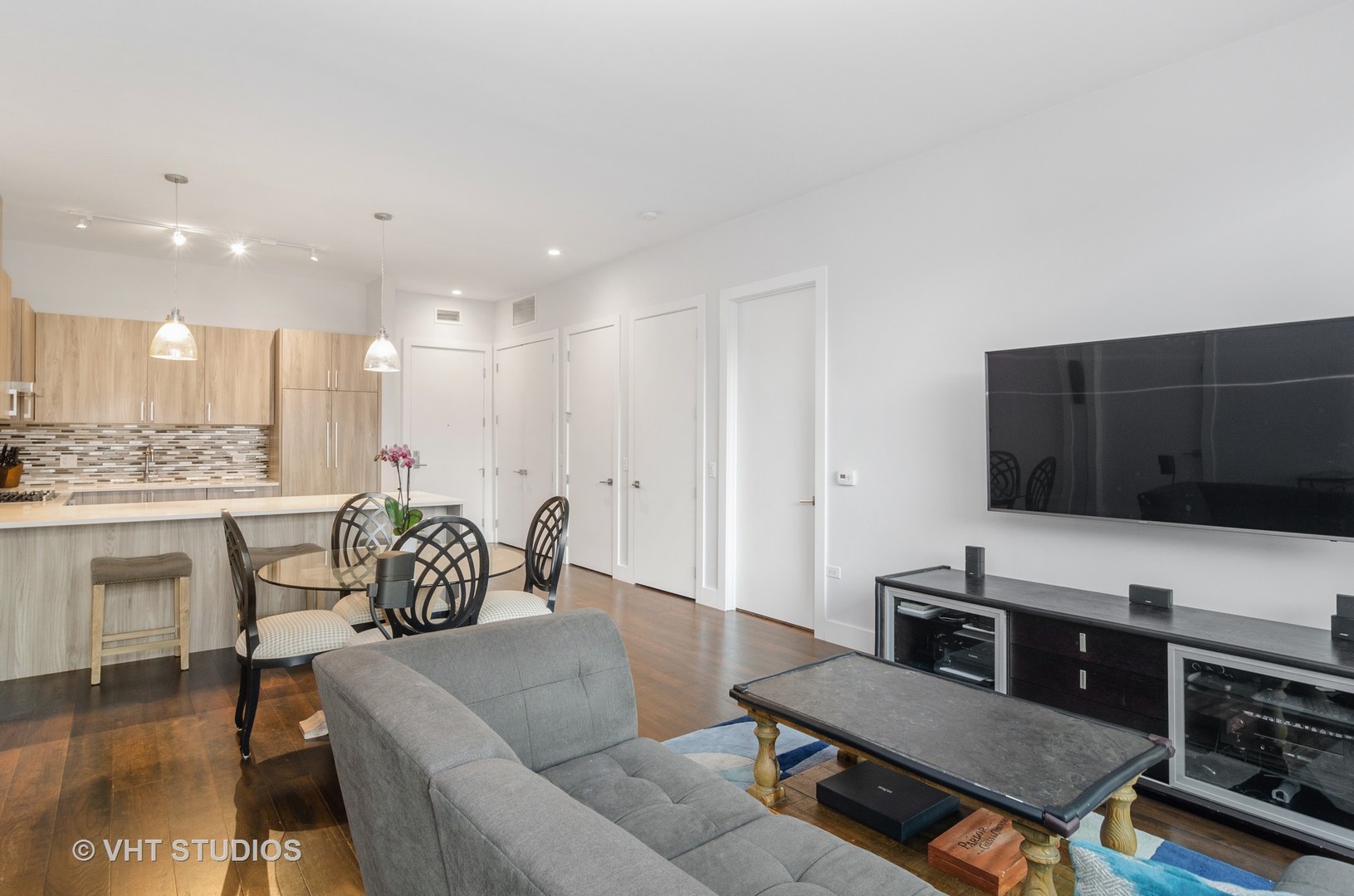 367 West Locust Street, Unit 304 Chicago, IL 60610 - Photo 3 of 14