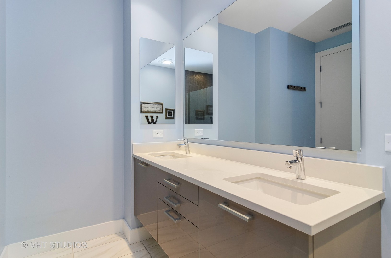 367 West Locust Street, Unit 304 Chicago, IL 60610 - Photo 10 of 14