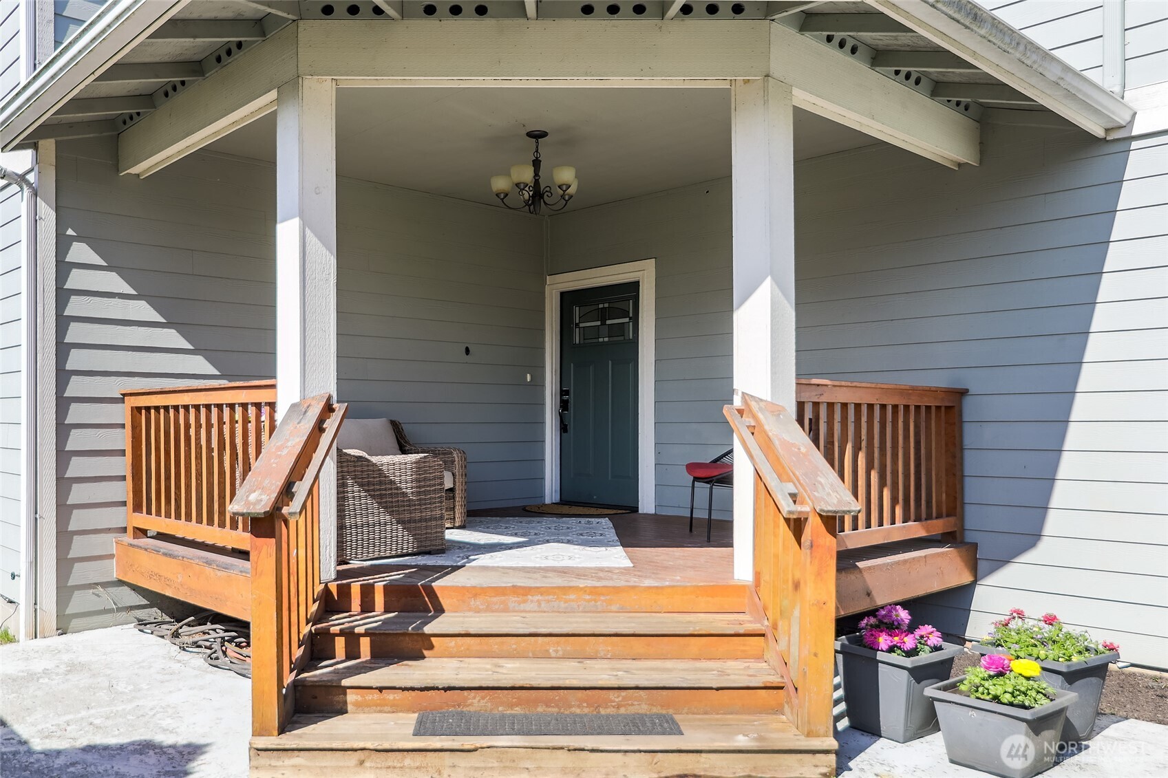 1910 Chestnut Street Everett, WA 98201 - Photo 3 of 37