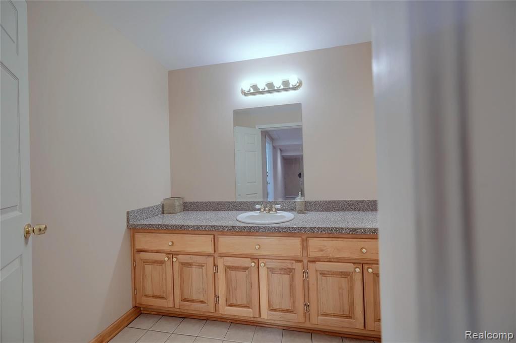889 Rambling Drive Rochester Hills, MI 48307 - Photo 34 of 45