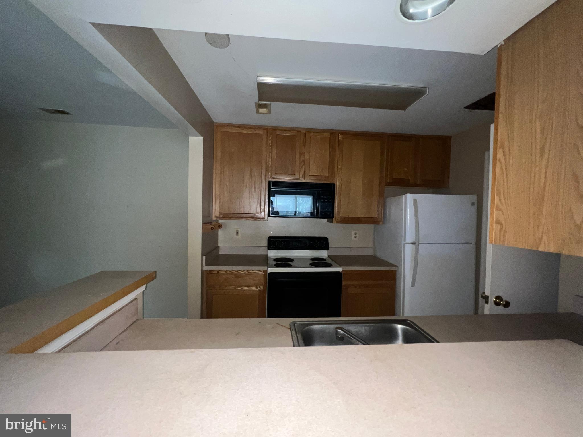 13701 Modrad Way, Unit 9C13 Silver Spring, MD 20904 - Photo 12 of 40 Kitchen
