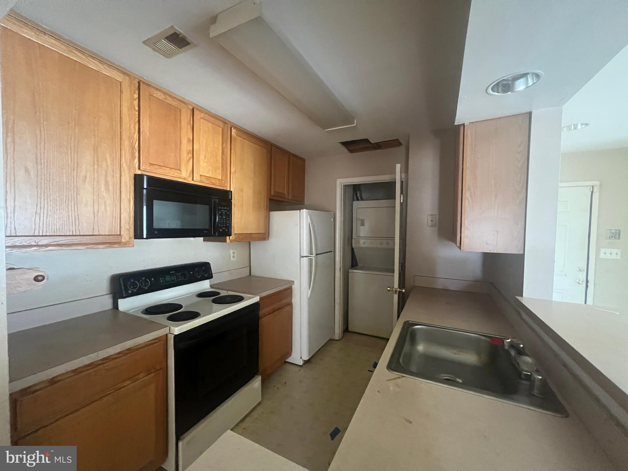 13701 Modrad Way, Unit 9C13 Silver Spring, MD 20904 - Photo 13 of 40 Kitchen