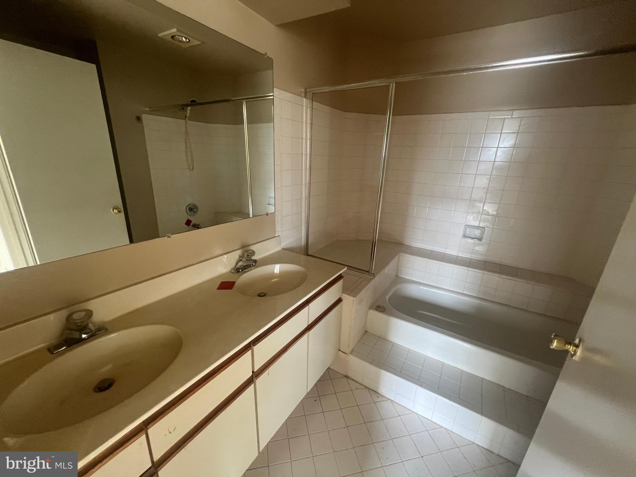 13701 Modrad Way, Unit 9C13 Silver Spring, MD 20904 - Photo 22 of 40 Bathroom #1