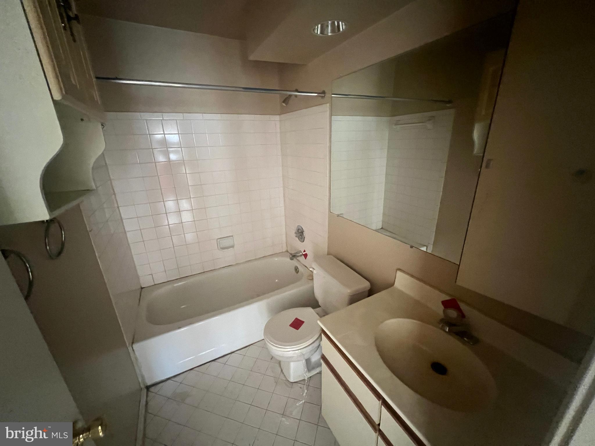 13701 Modrad Way, Unit 9C13 Silver Spring, MD 20904 - Photo 28 of 40 Bathroom #2