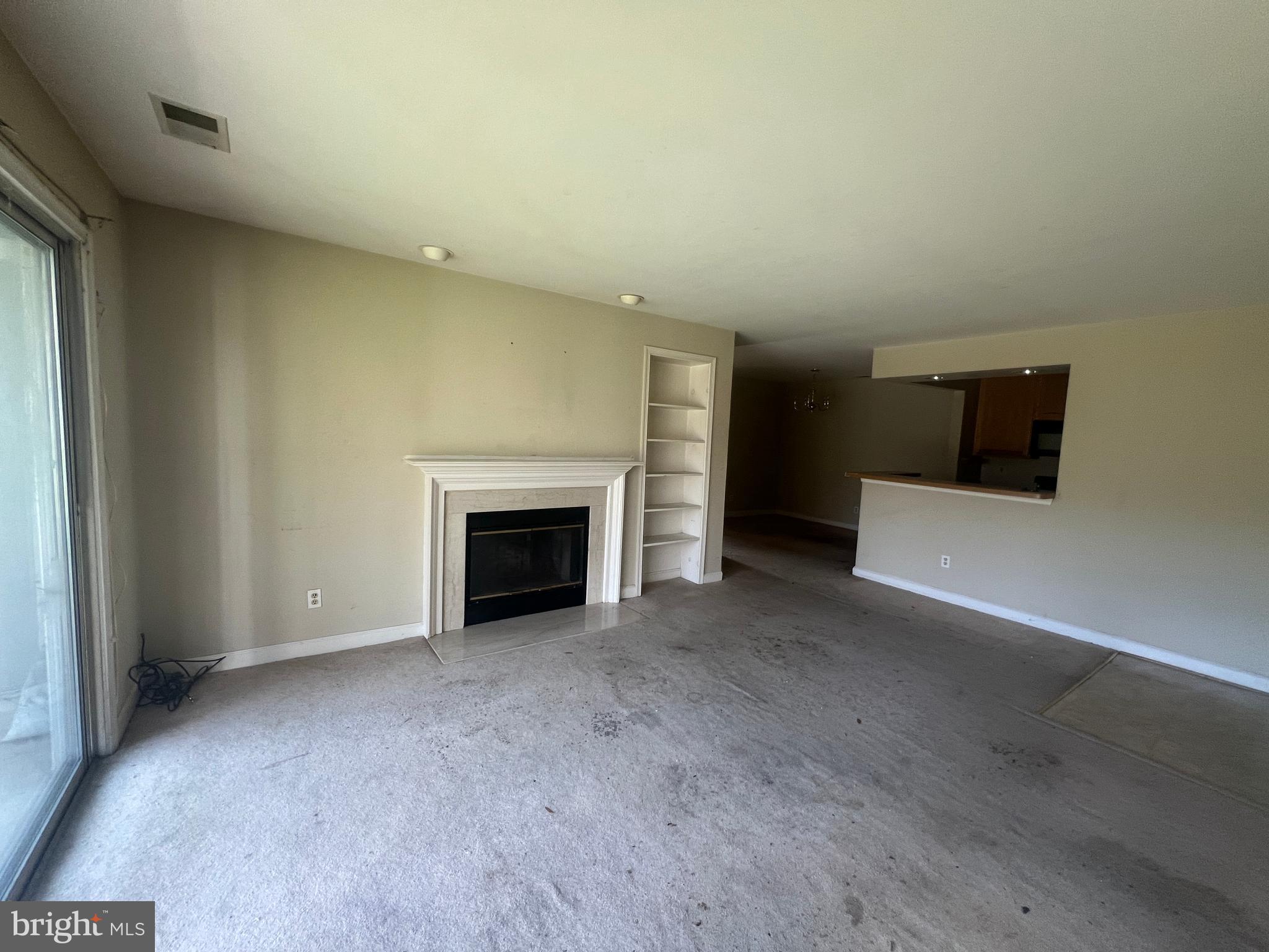 13701 Modrad Way, Unit 9C13 Silver Spring, MD 20904 - Photo 5 of 40 Living room