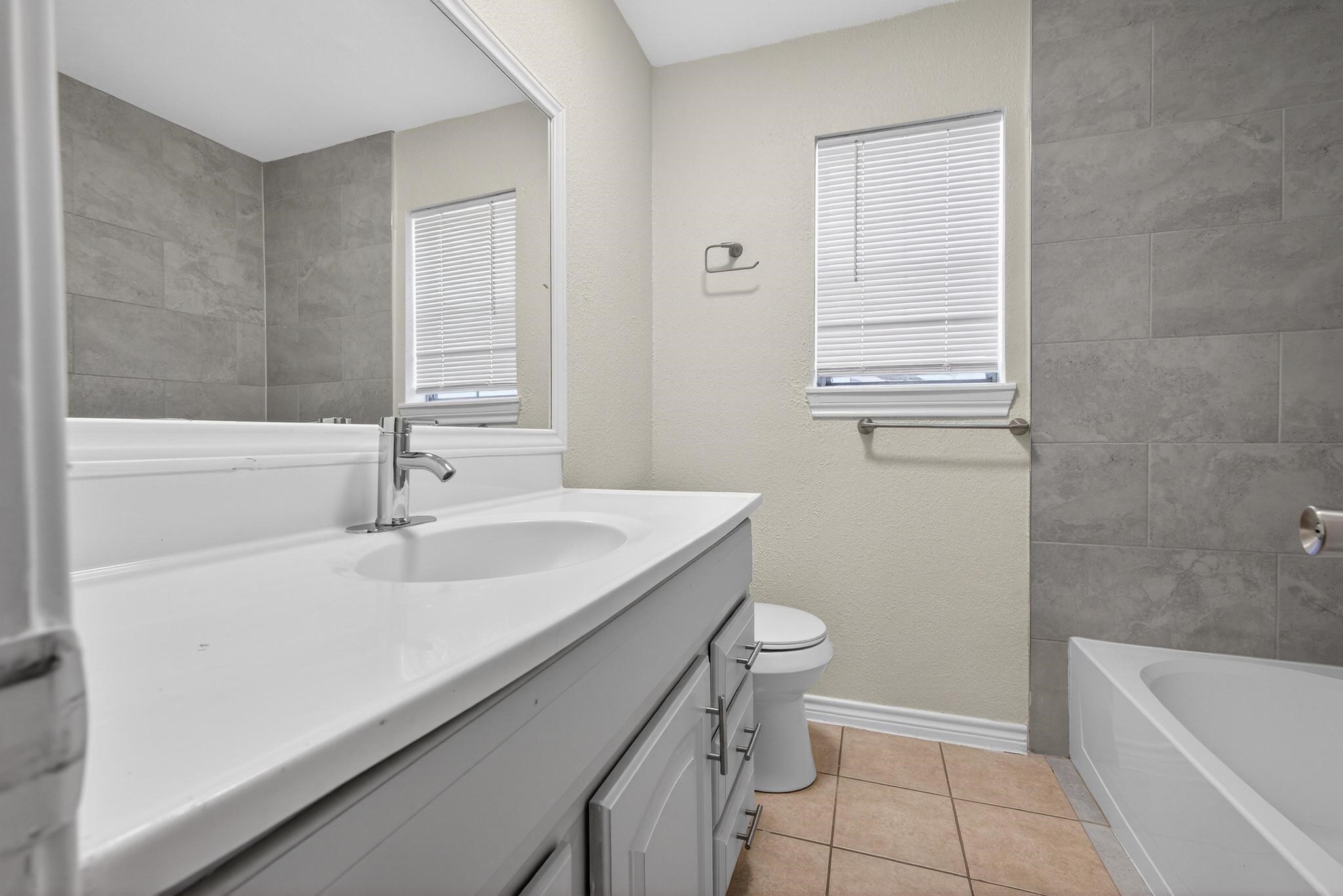 1221 Cedar Post Lane, Unit 1D Houston, TX 77055 - Photo 16 of 24 a bathroom with a sink a toilet and bathtub