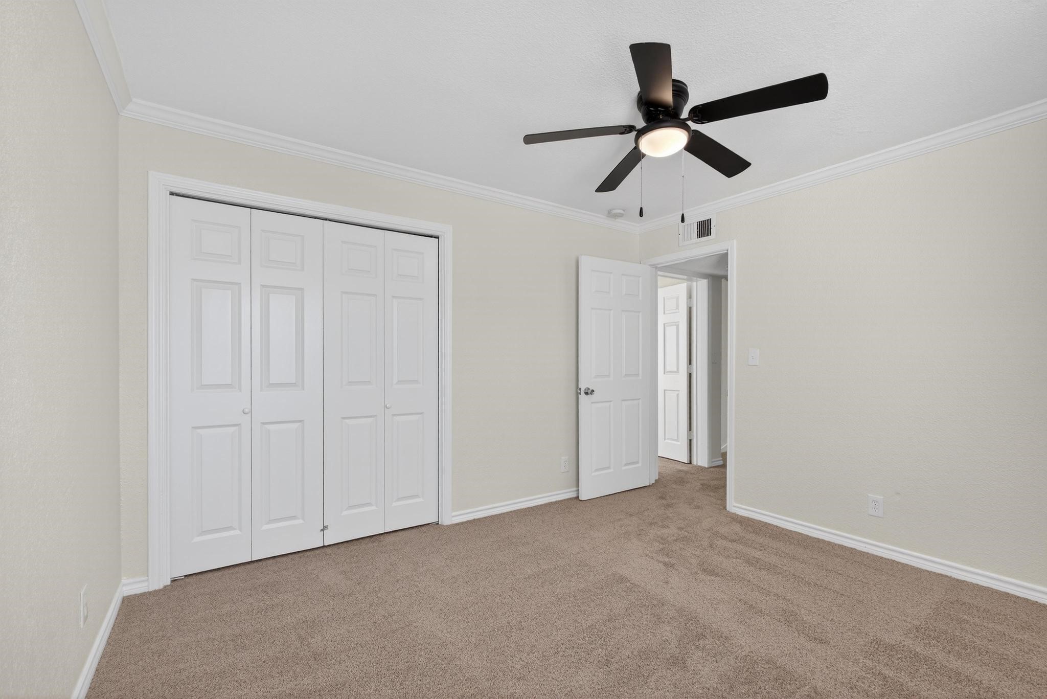 1221 Cedar Post Lane, Unit 1D Houston, TX 77055 - Photo 22 of 24 a view of empty room with ceiling fan