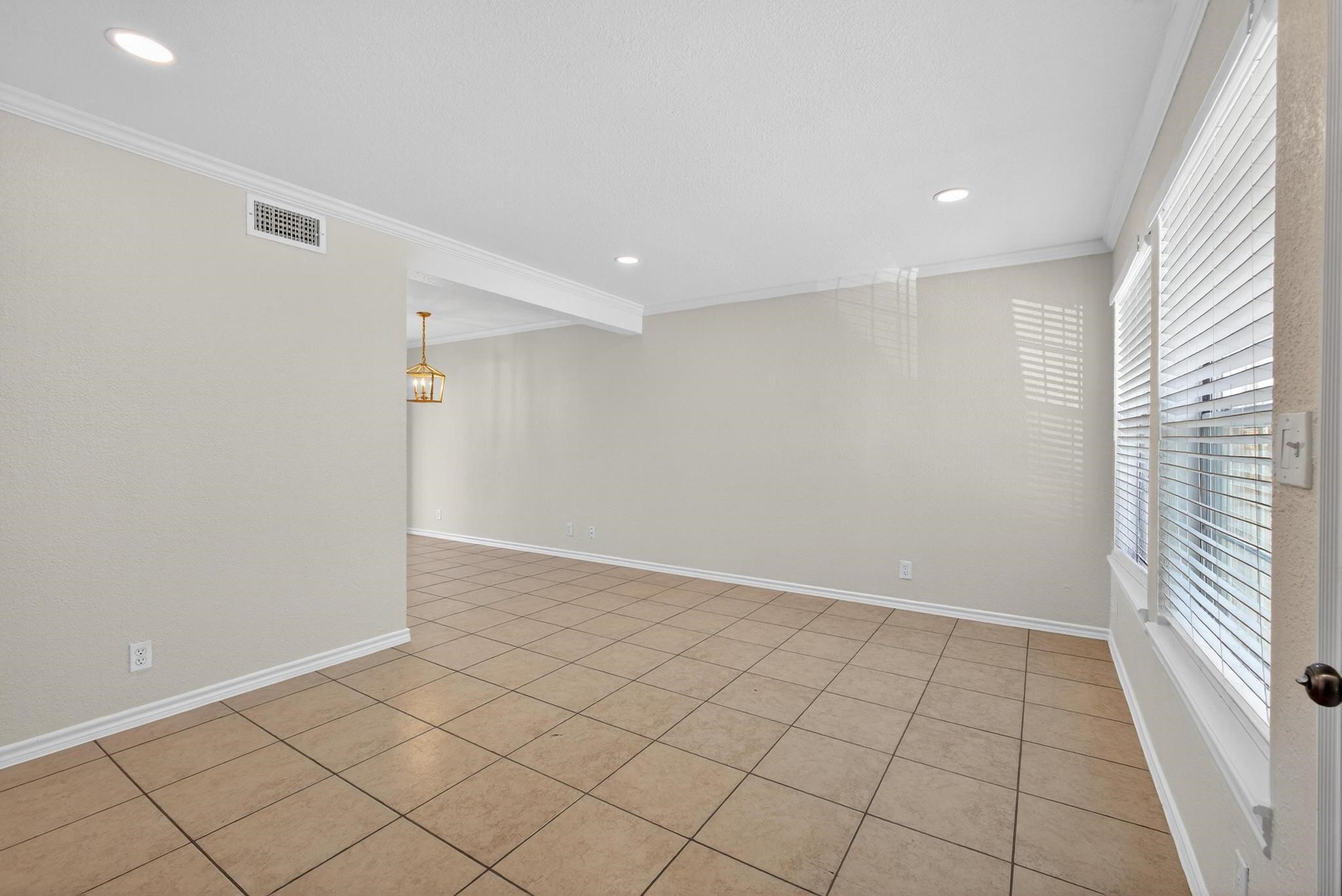 1221 Cedar Post Lane, Unit 1D Houston, TX 77055 - Photo 4 of 24 a view of an empty room and window