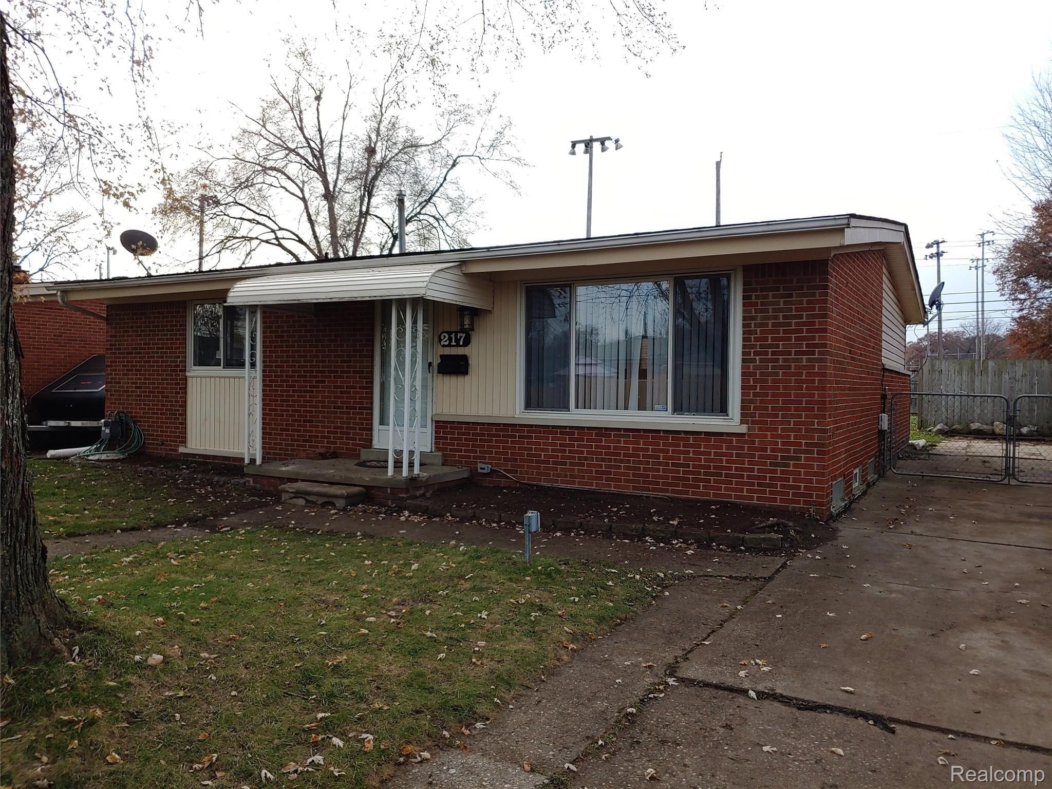 217 Henry Ruff Road Garden City, MI 48135 - Photo 2 of 43 20191125_144519_HDR.jpg