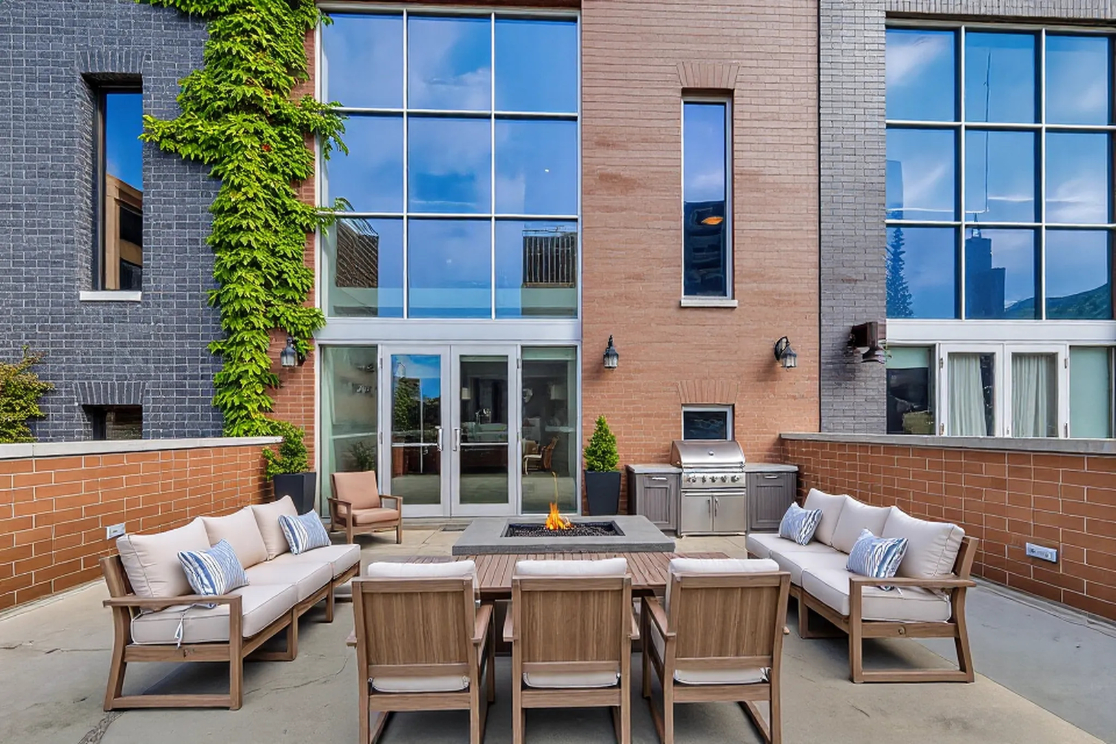 821 West Fulton Market, Unit 2 Chicago, IL 60607 - Photo 8 of 20 a building outdoor space with patio furniture