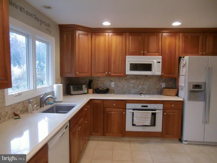 659 West Valley Road Wayne, PA 19087 - Photo 5 of 25 Kitchen