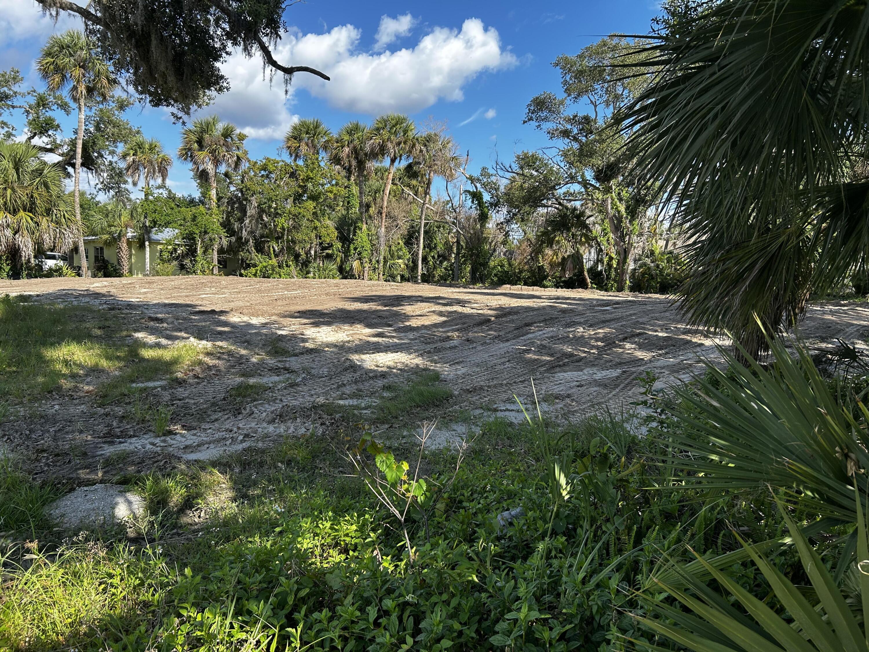 525 Acacia Road Vero Beach, FL 32963 - Photo 3 of 4 3_beyc6a36bbf64caa8