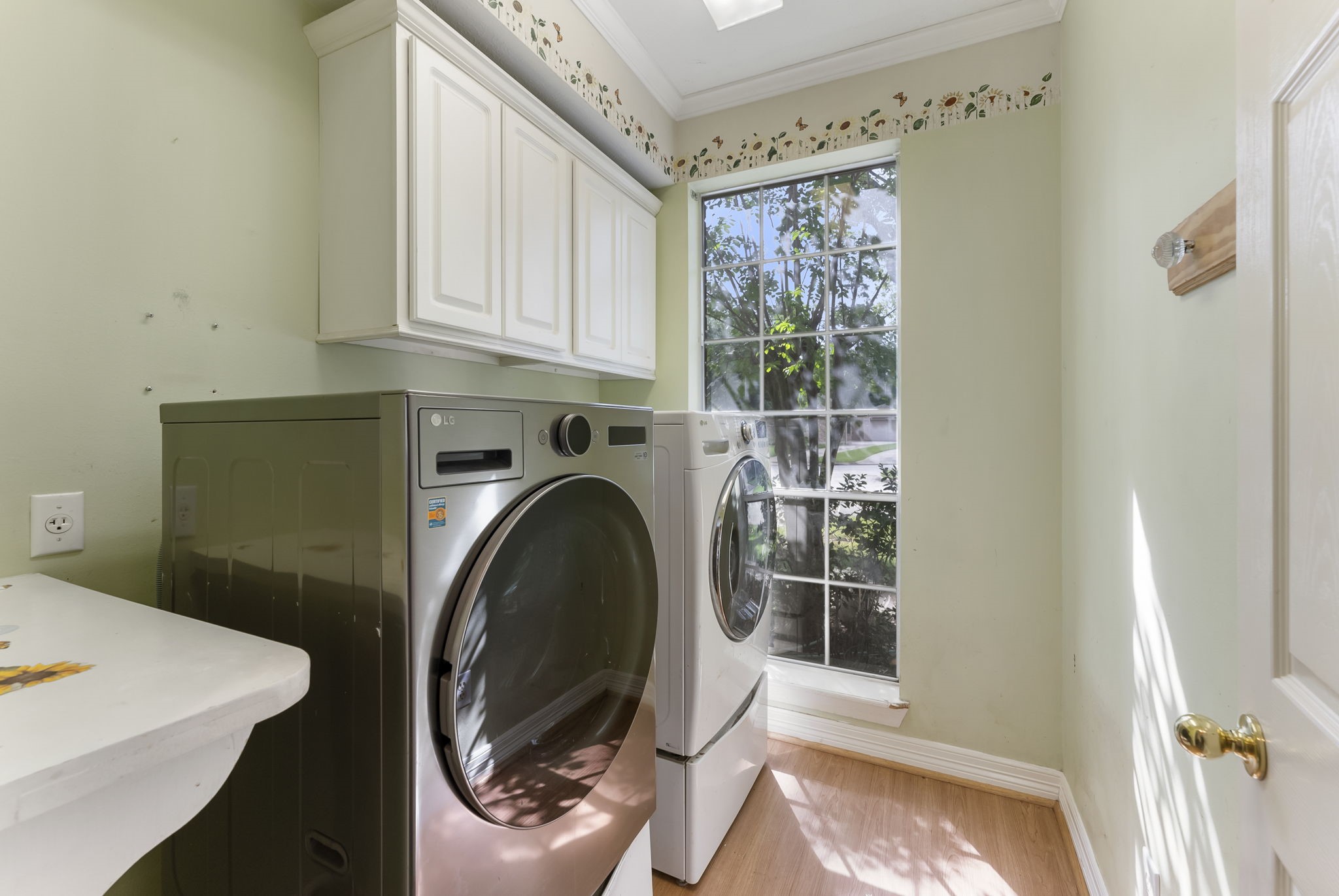 12907 Ryaneagles Circle Houston, TX 77044 - Photo 14 of 48 a utility room with dryer and washer