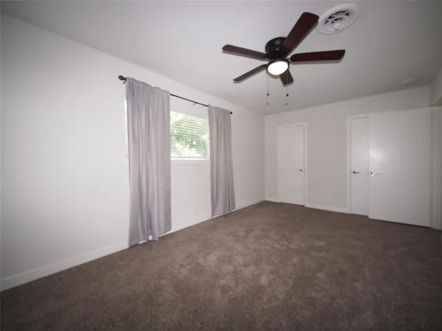 a view of empty room with ceiling fan