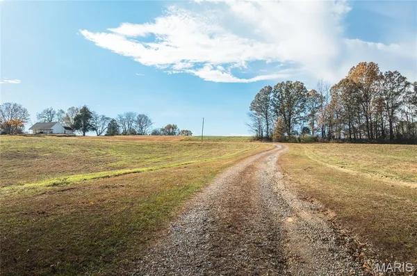 $825,000 | 31 Sparks Hill Road, Elizabethtown, IL 62931