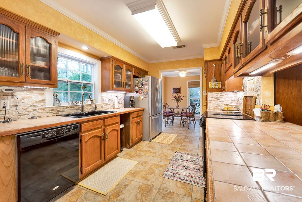 605 Oak Ridge Court West Daphne, AL 36526 - Photo 9 of 31