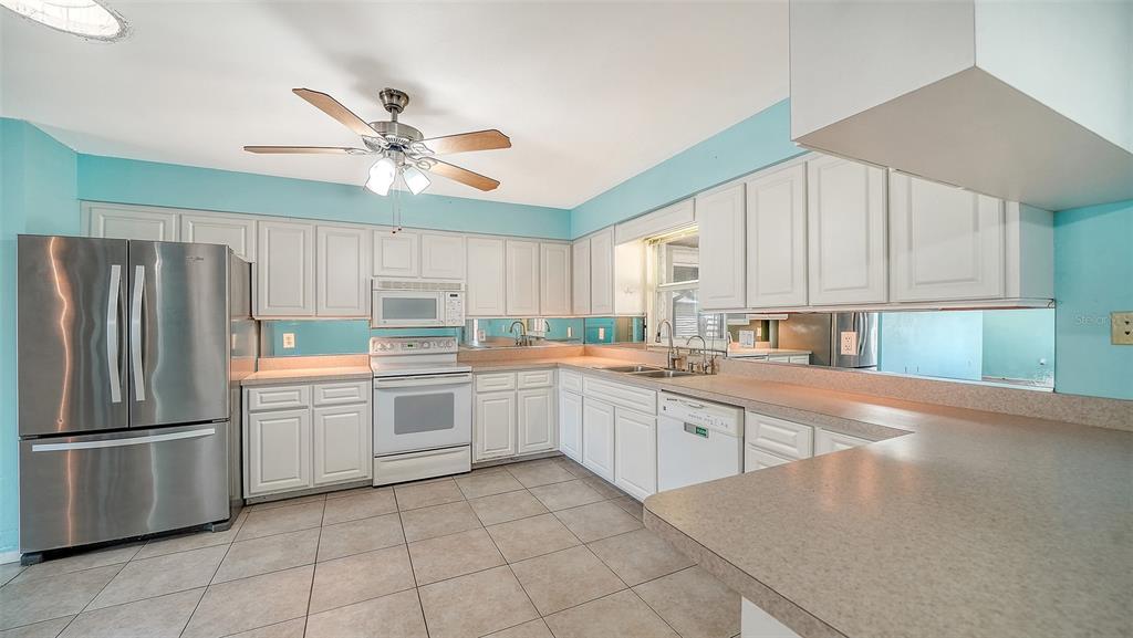 1546 Georgetowne Lane Sarasota, FL 34232 - Photo 14 of 36