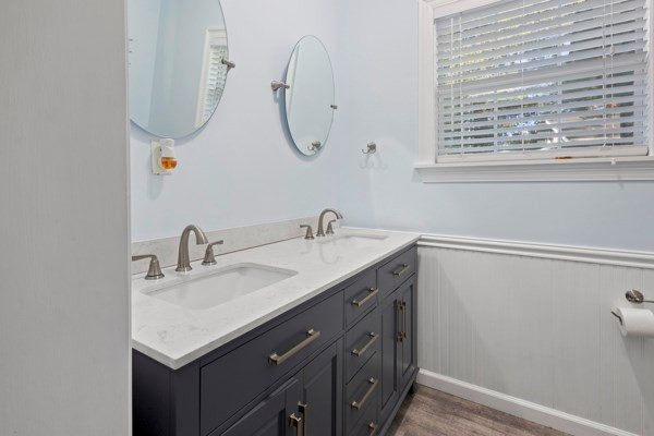 313 West Congress Street Brookhaven, MS 39601 - Photo 11 of 19 Primary Bathroom