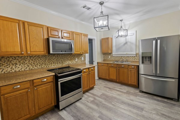 313 West Congress Street Brookhaven, MS 39601 - Photo 8 of 19 Kitchen
