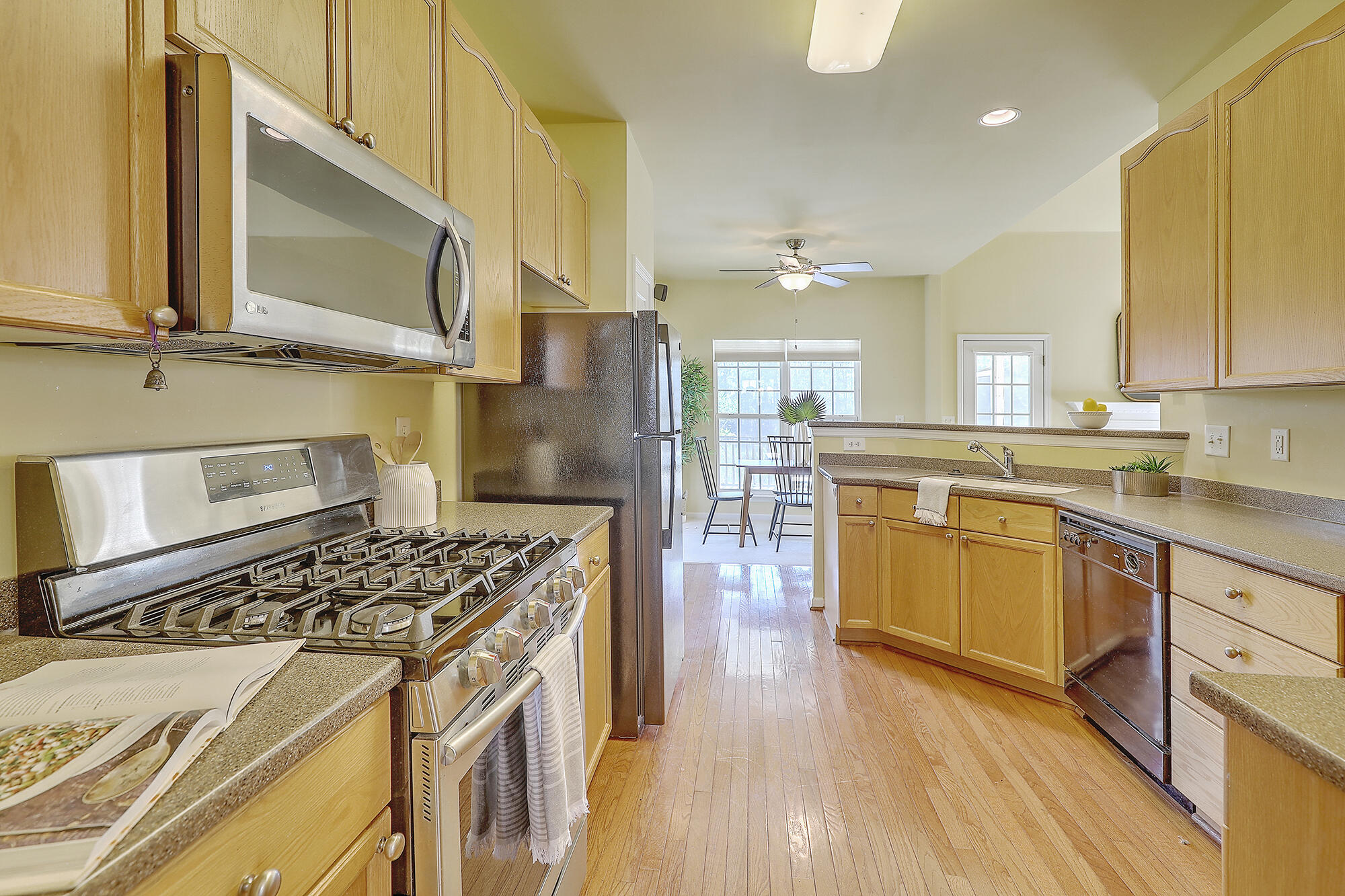 3151 Sonja Way Mount Pleasant, SC 29466 - Photo 20 of 51 42" Oak Cabinets