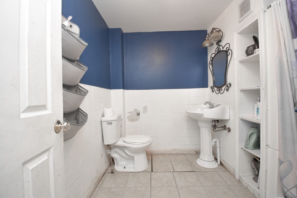 133 Lexington Street Springfield, MA 01107 - Photo 5 of 13 Gallery Image 5