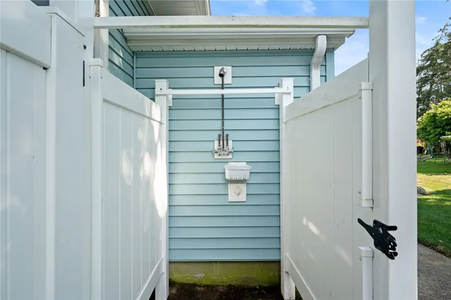 $3,500 | 9 Woodlund Avenue, Westerly, RI 02891