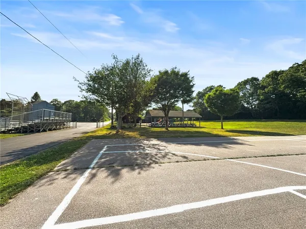 $3,000 | 9 Woodlund Avenue, Westerly, RI 02891