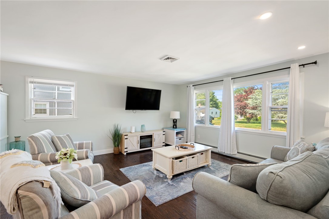 9 Woodlund Avenue Westerly, RI 02891 - Photo 5 of 47