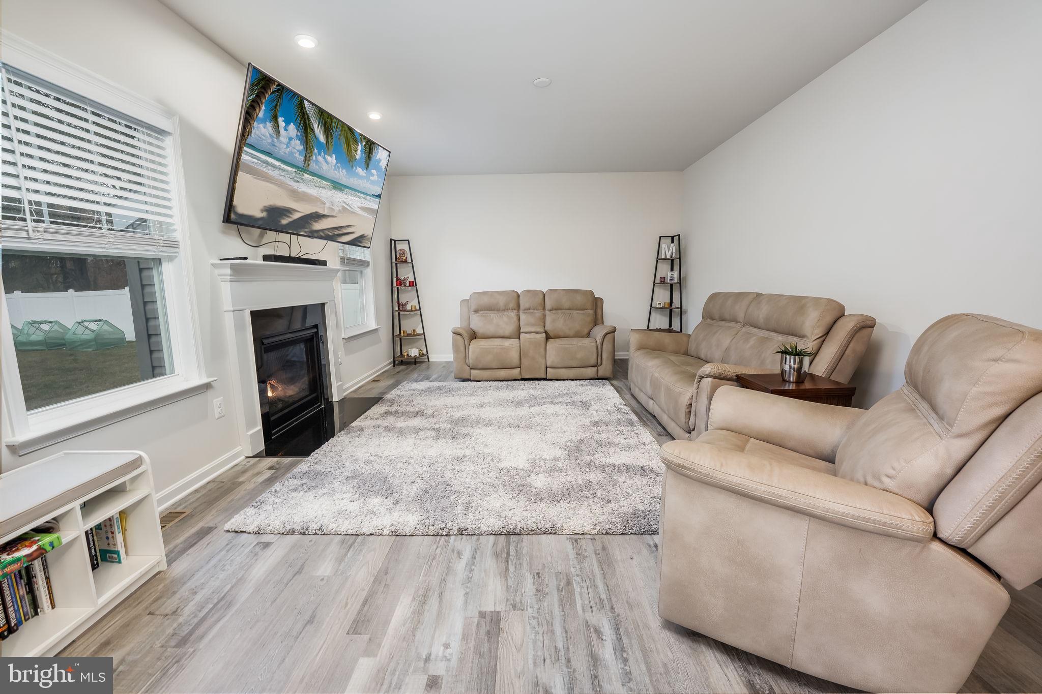 375 Hope Road Stafford, VA 22554 - Photo 15 of 45 Family room