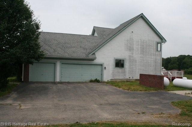 6178 Munsell Road Howell, MI 48843 - Photo 4 of 21 Side of House