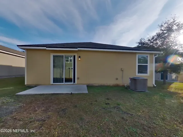a view of a house with backyard and garden