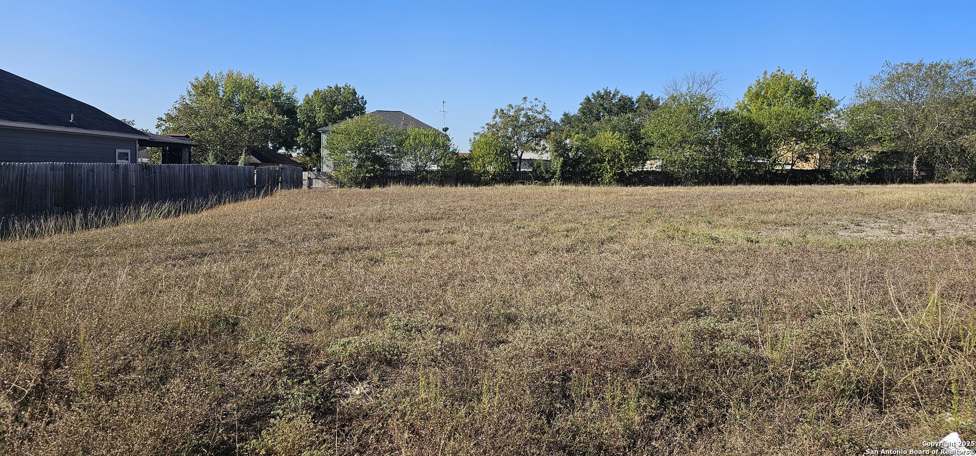 807 Toepperwein Road Converse, TX 78109 - Photo 3 of 4 a backyard of a house with lots of green space