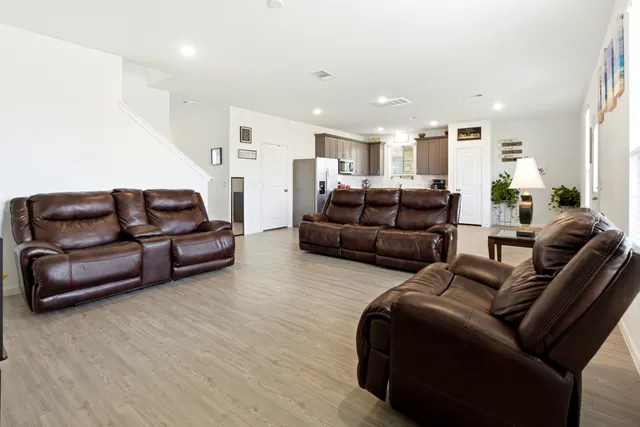 $2,350 | 343 Paso Fino Drive, Alvin, TX 77511