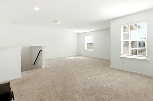 $2,350 | 343 Paso Fino Drive, Alvin, TX 77511