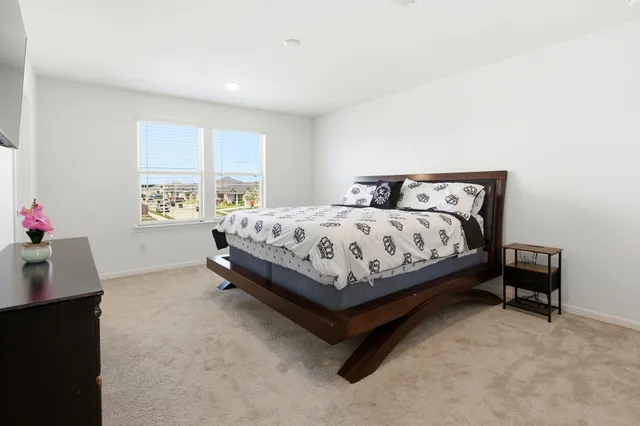 $2,350 | 343 Paso Fino Drive, Alvin, TX 77511