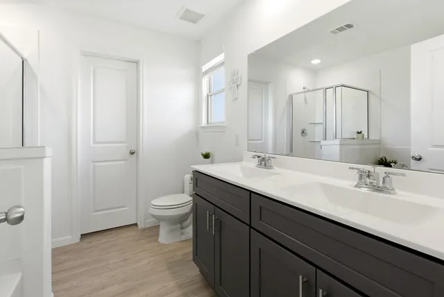 $2,350 | 343 Paso Fino Drive, Alvin, TX 77511